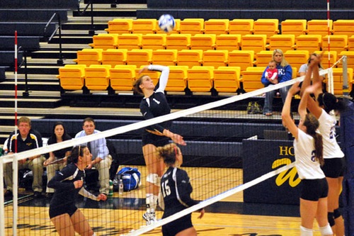 Emory & Henry Volleyball Gets Past Eastern Mennonite, 3-0, Sunday At Home
